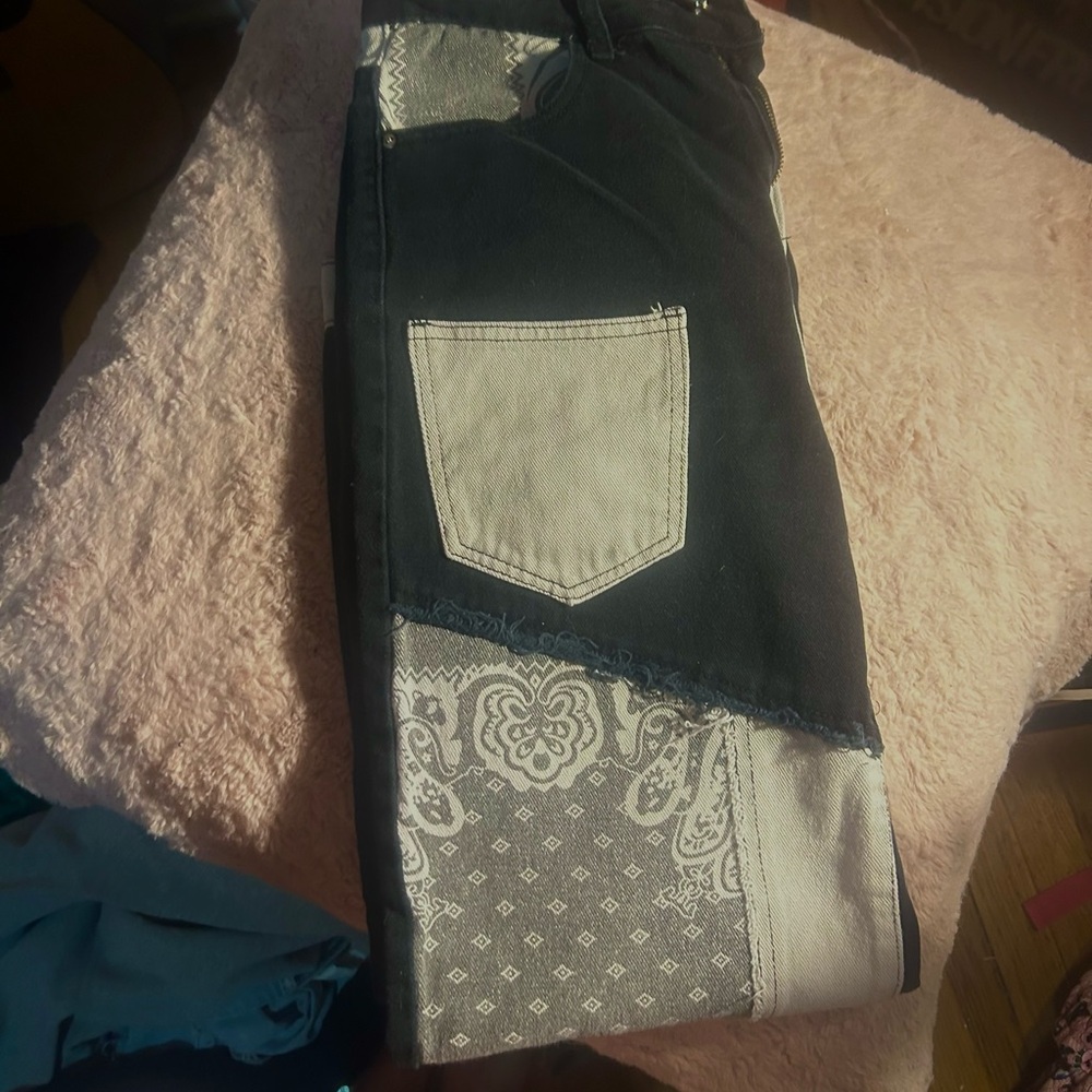 Super cute mixed pattern jeans from shein. Size medium